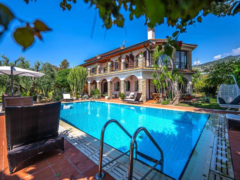 Villa en San Remo en venta.
