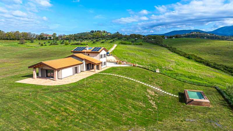 Se vende casa nueva en las afueras de Tarano.