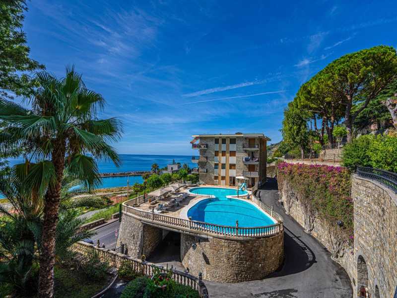 Ático de 127 m² en alquiler en Ospedaletti.