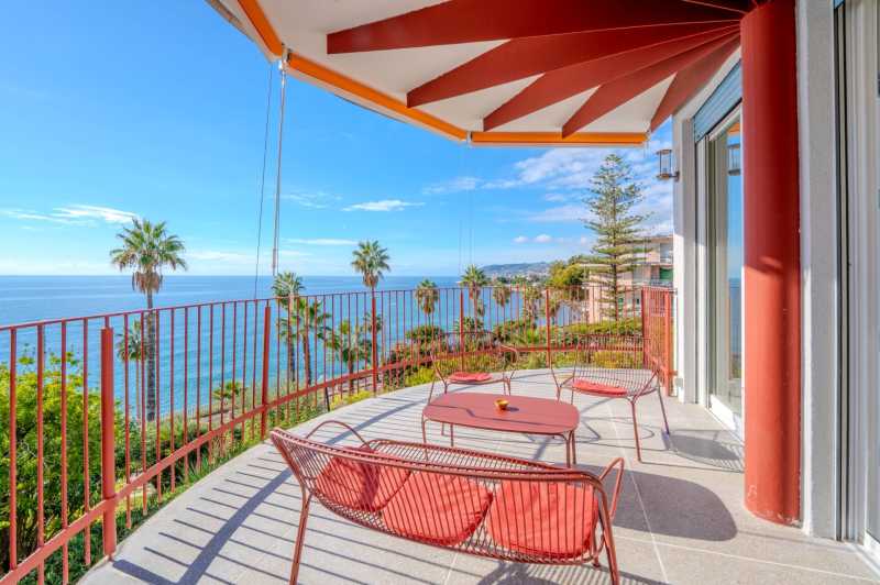 Apartamento en alquiler en San Remo con vista al mar.