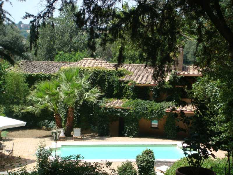 Villa de prestigio en alquiler con piscina y jardín en Roma